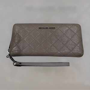 Michael Kors Quilted Wristlet wallet
